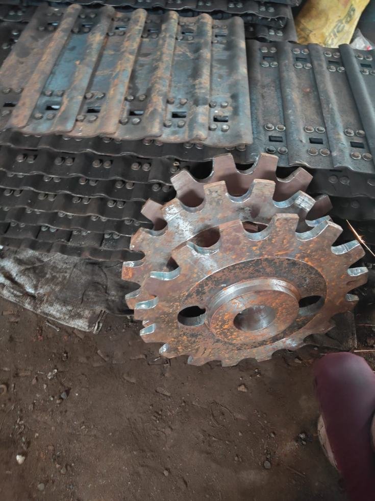 Chain sprocket beside slat chains in the workshop