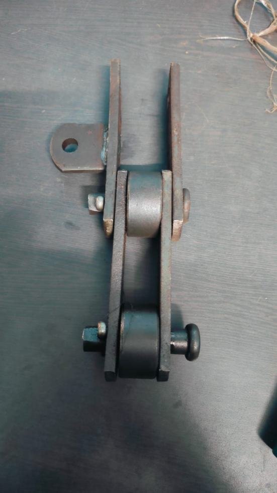 Detail of a chain link, roller and pin assembly